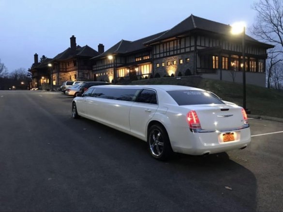 2013 Chrysler 300 Limousine for Sale in Fishkill, NY - Photo 3