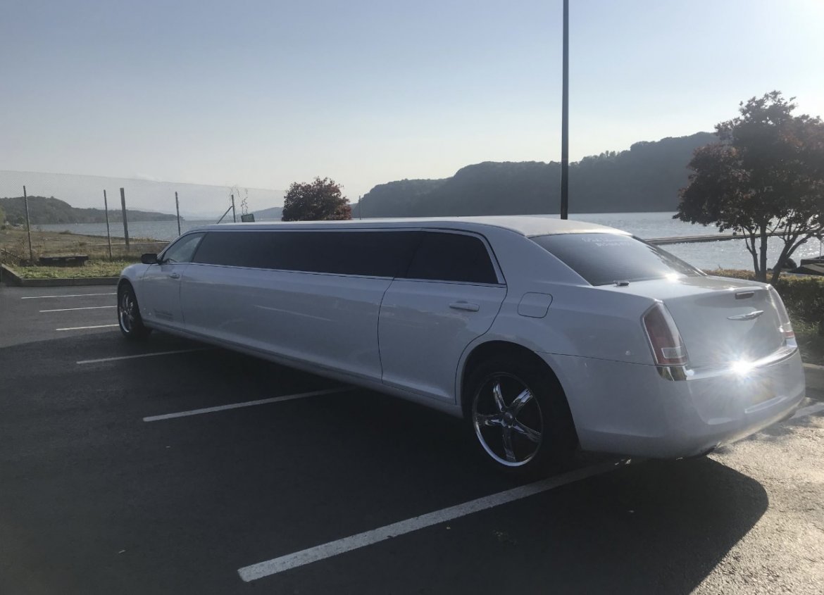 Limousine for Sale in Fishkill, NY - Photo 4