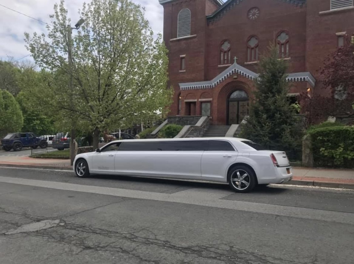 Limousine for Sale in Fishkill, NY - Photo 17