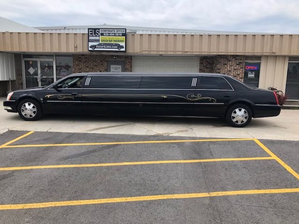 Limousine for Sale in Green Bay, WI - Photo 4