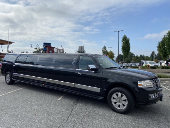 2014 Lincoln Navigator L SUV Stretch for Sale in Surrey, BC - Photo 2