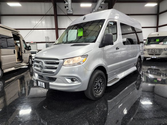 2022 Mercedes-Benz Sprinter 2500 144" Luxe Cruiser Sprinter for Sale in Houston, TX - Photo 3