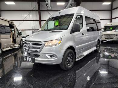 2022 Mercedes-Benz Sprinter 2500 144" Luxe Cruiser Sprinter for Sale in Houston, Texas, US - Photo 3