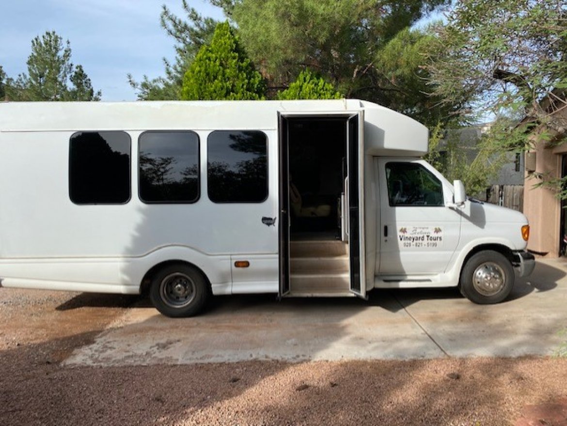 Limo Bus for sale: 2006 Ford E-350 by Turtle Top