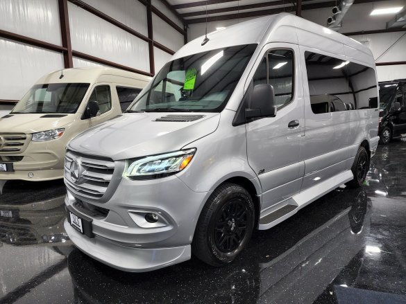 2022 Mercedes-Benz Sprinter 2500 144" Signature Series Sprinter for Sale in Houston, TX - Photo 3
