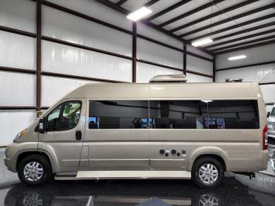 2022 Dodge Ram Promaster 3500 159" High Roof Midwest Cruiser Sprinter for Sale in Houston, Texas, US - Photo 4