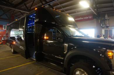 2018 Ford F550 Shuttle Bus for Sale in Clifton, NJ - Photo 2