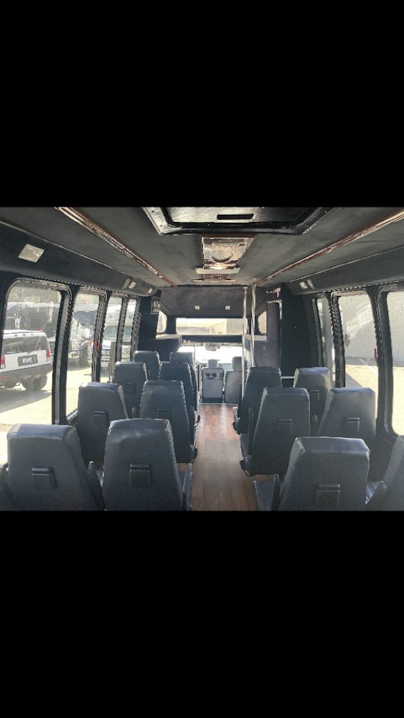 2012 Ford F550 Executive Shuttle for Sale in Anahiem, CA - Photo 3