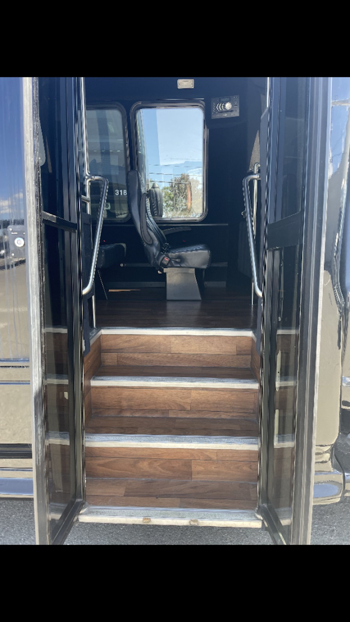 Executive Shuttle for Sale in Anahiem, CA - Photo 7