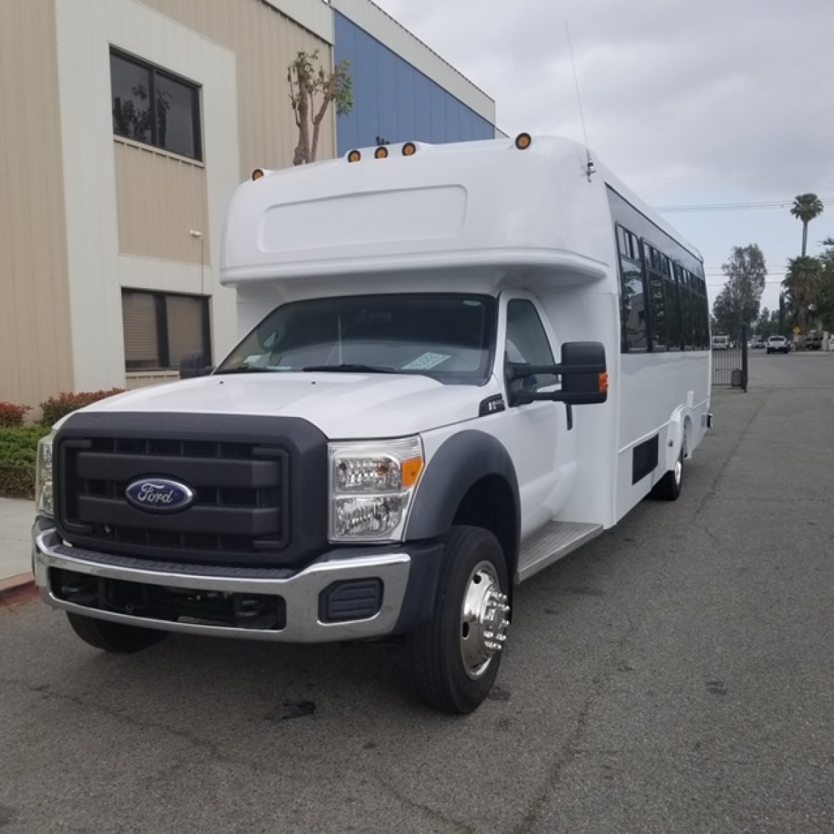 Limo Bus for Sale in fontana, CA - Photo 6