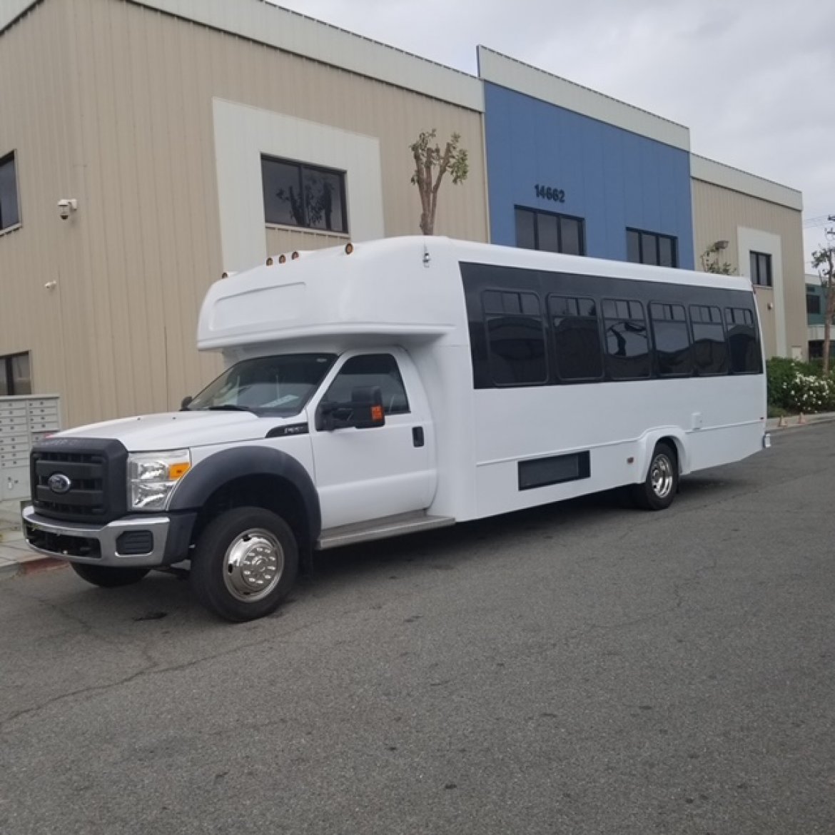 Limo Bus for Sale in fontana, CA - Photo 7