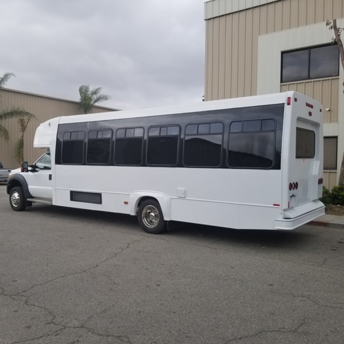 Limo Bus for Sale in fontana, CA - Photo 10