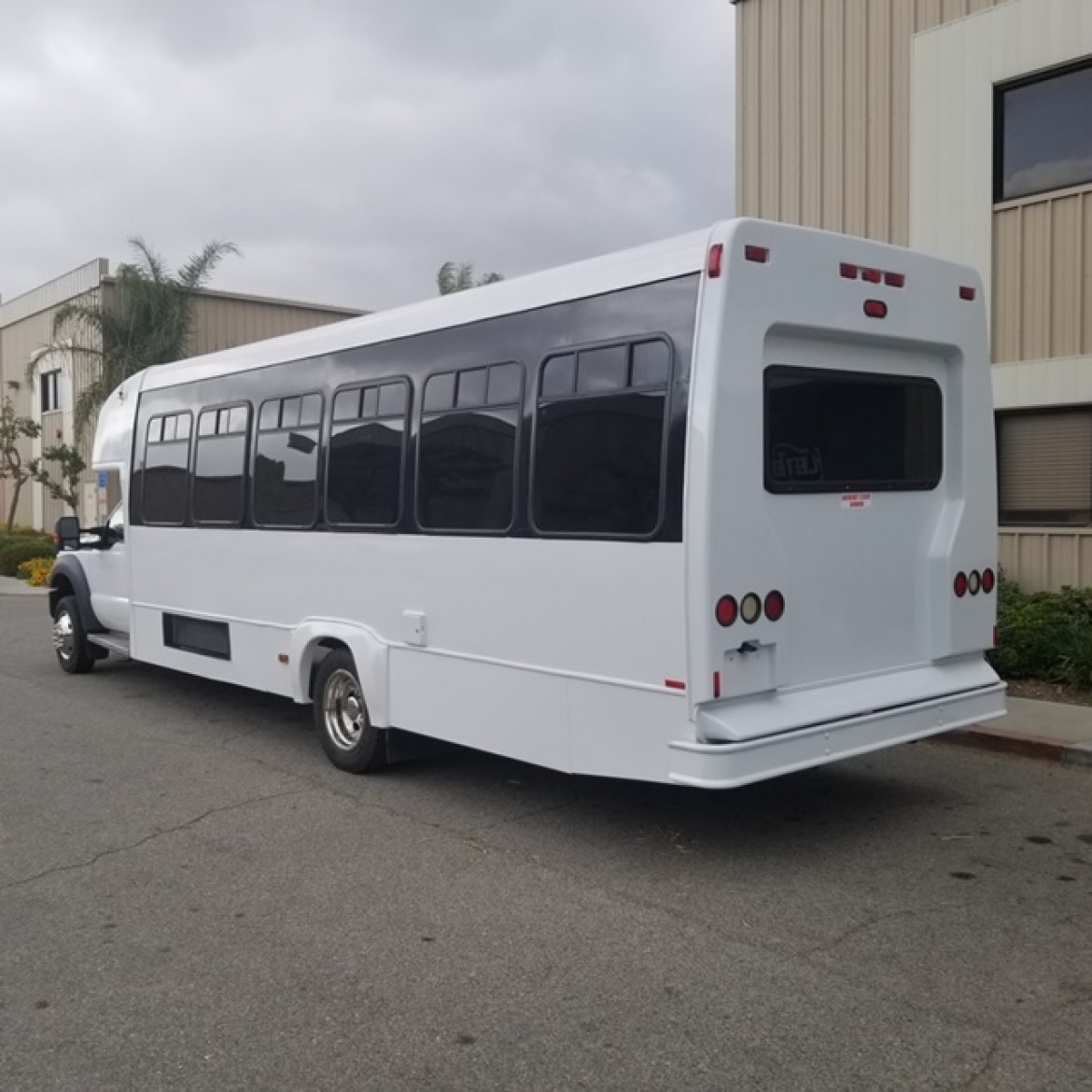 Limo Bus for Sale in fontana, CA - Photo 9