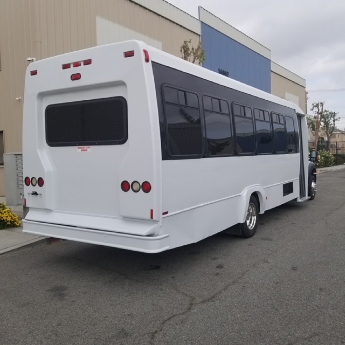 Limo Bus for Sale in fontana, CA - Photo 14