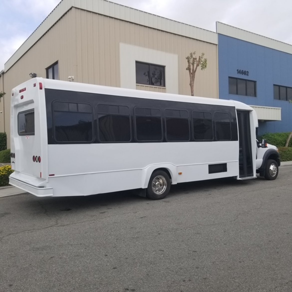 Limo Bus for Sale in fontana, CA - Photo 15