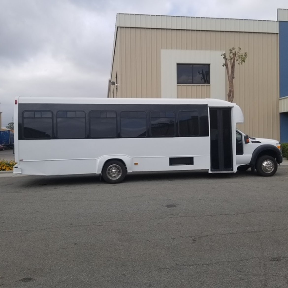 Limo Bus for Sale in fontana, CA - Photo 16