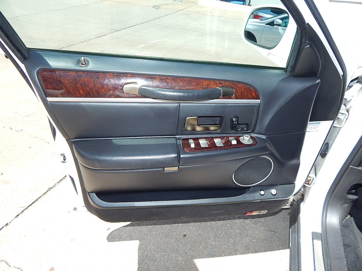 Photo of Limousine for sale: 2010 Lincoln Town Car Executive L