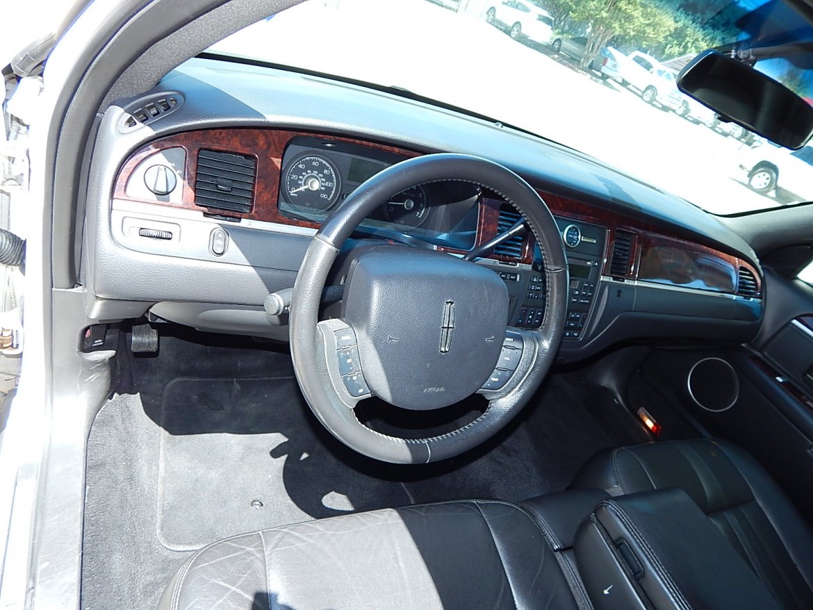 Photo of Limousine for sale: 2010 Lincoln Town Car Executive L