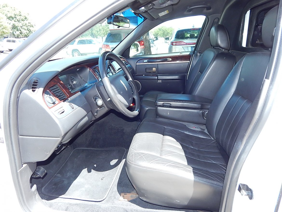 Photo of Limousine for sale: 2010 Lincoln Town Car Executive L