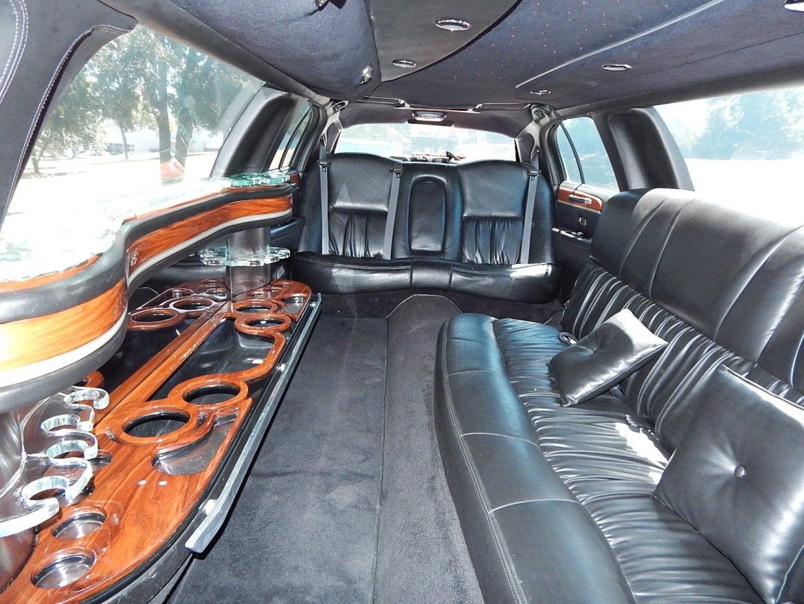 Photo of Limousine for sale: 2010 Lincoln Town Car Executive L