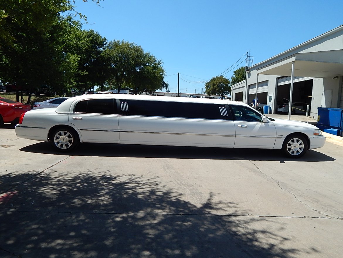 Photo of Limousine for sale: 2010 Lincoln Town Car Executive L