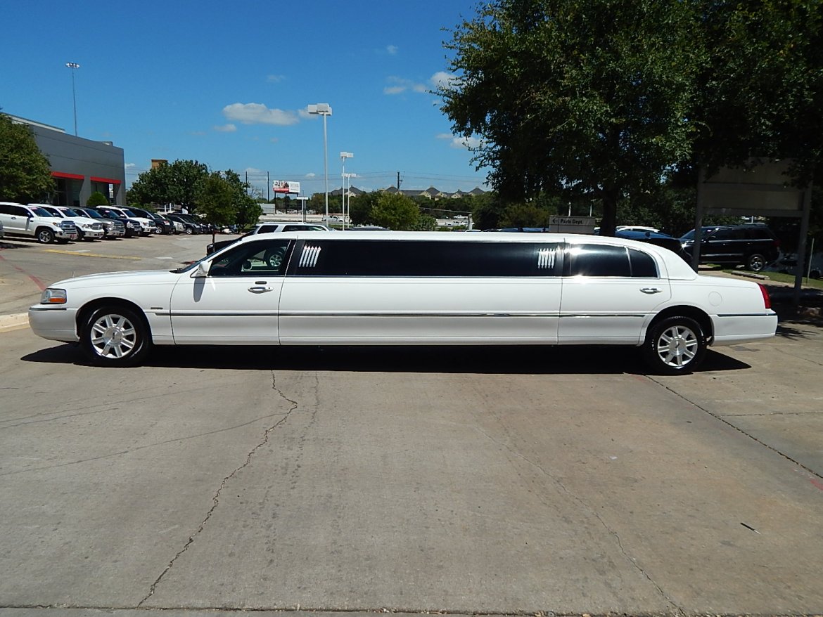 Photo of Limousine for sale: 2010 Lincoln Town Car Executive L