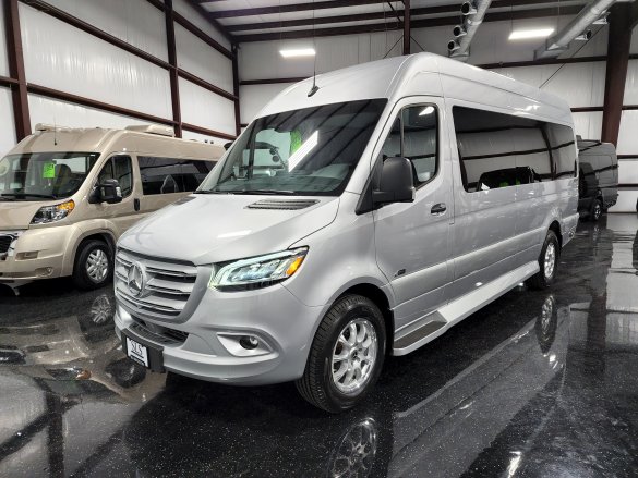 2022 Mercedes-Benz Signature Series 3500 170 Sprinter for Sale in Houston, TX - Photo 3