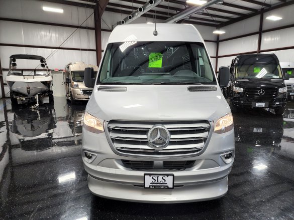 2022 Mercedes-Benz Sprinter 3500 170 Midwest Luxe Daycruiser Sprinter for Sale in Houston, TX - Photo 2