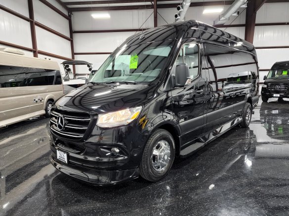 2022 Mercedes-Benz Sprinter 3500 170 Luxe Day cruiser Sprinter for Sale in Houston, TX - Photo 3