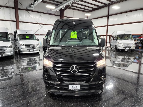 2022 Mercedes-Benz Sprinter 3500 170 Luxe Day cruiser Sprinter for Sale in Houston, TX - Photo 2