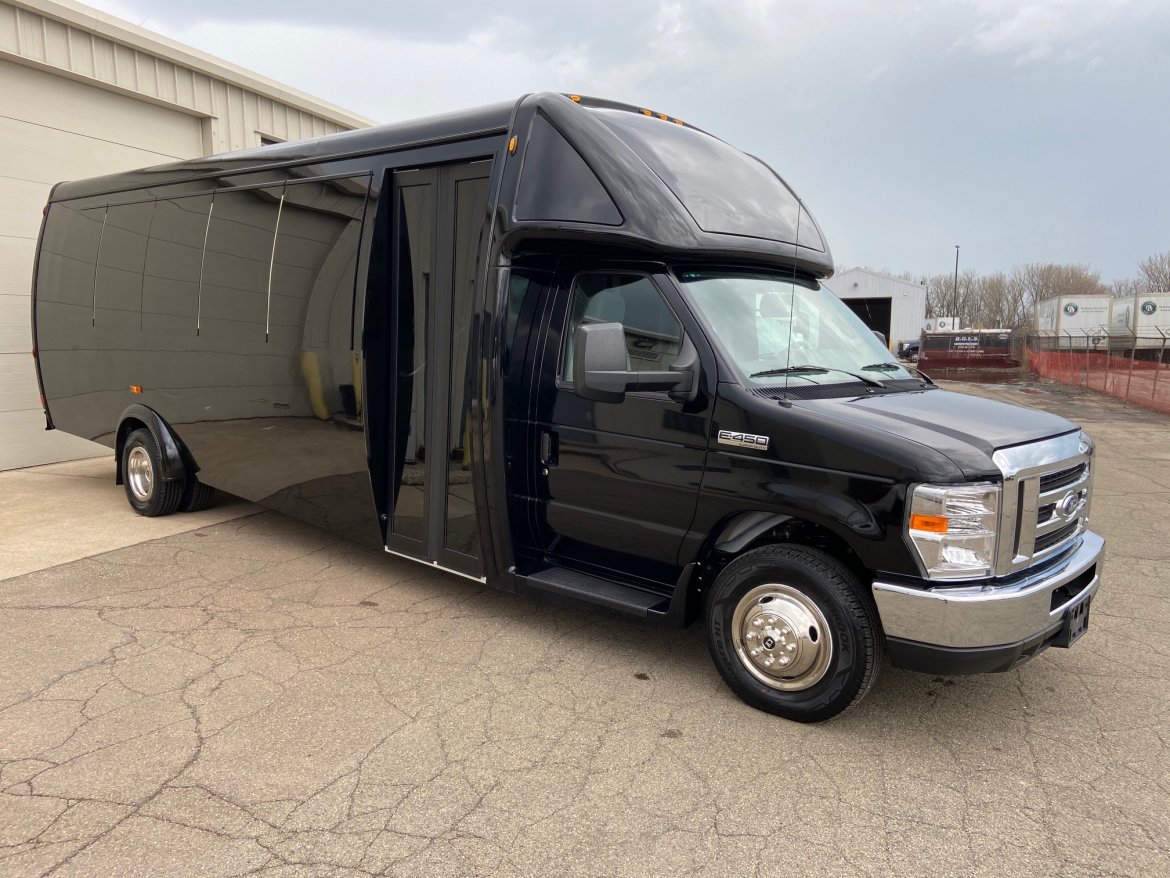 Limo Bus for Sale in Erie, PA - Photo 3