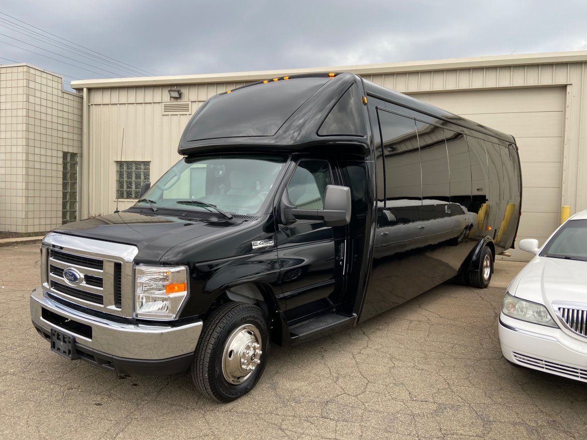 Limo Bus for Sale in Erie, PA - Photo 4
