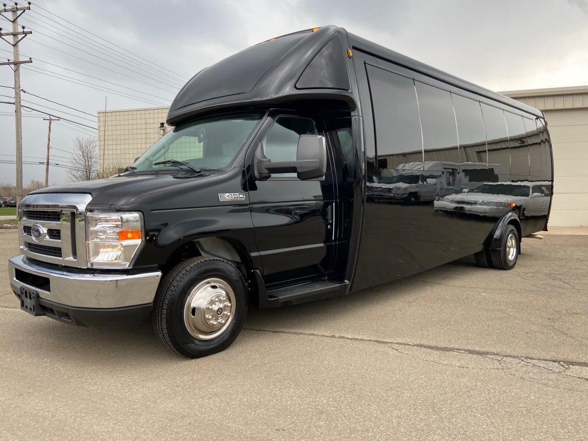 Limo Bus for sale: 2019 Ford E450 Limo Bus 28&quot; by Global Motor Coach