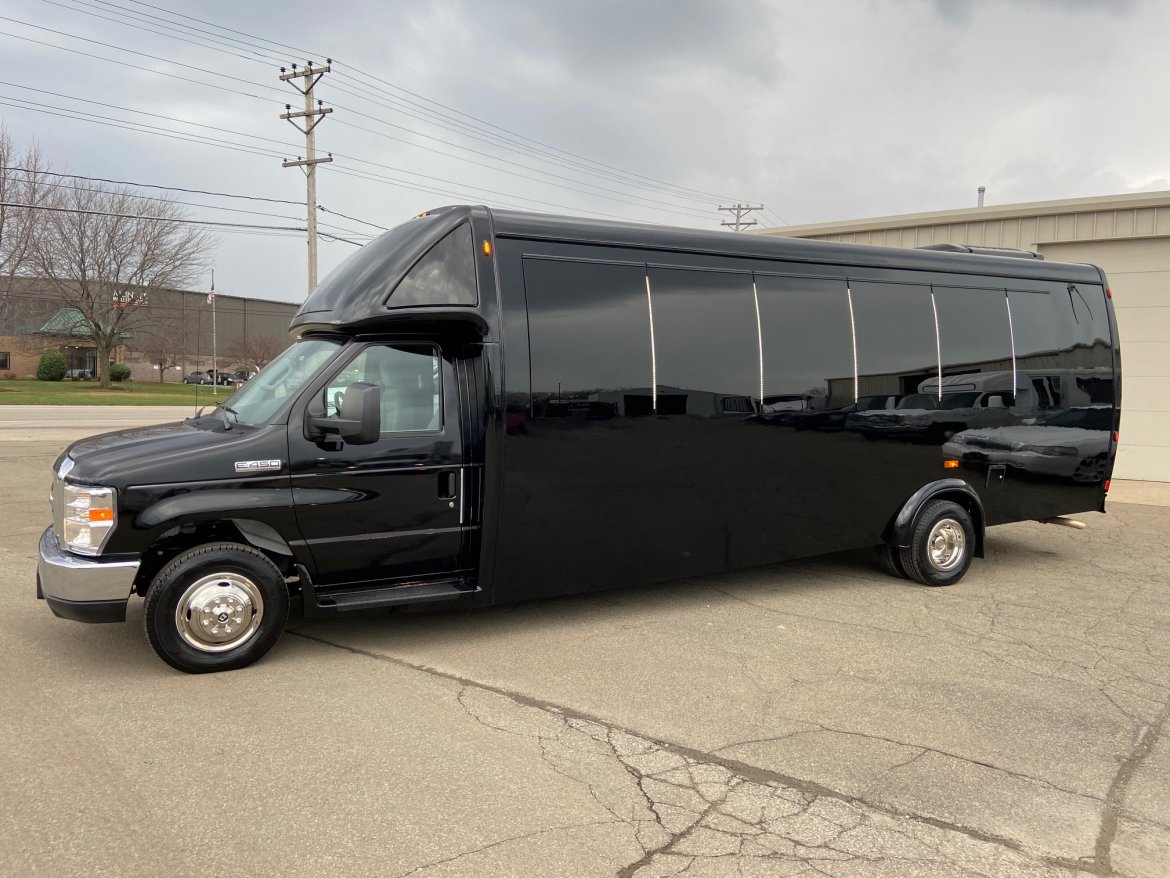 Limo Bus for Sale in Erie, PA - Photo 7