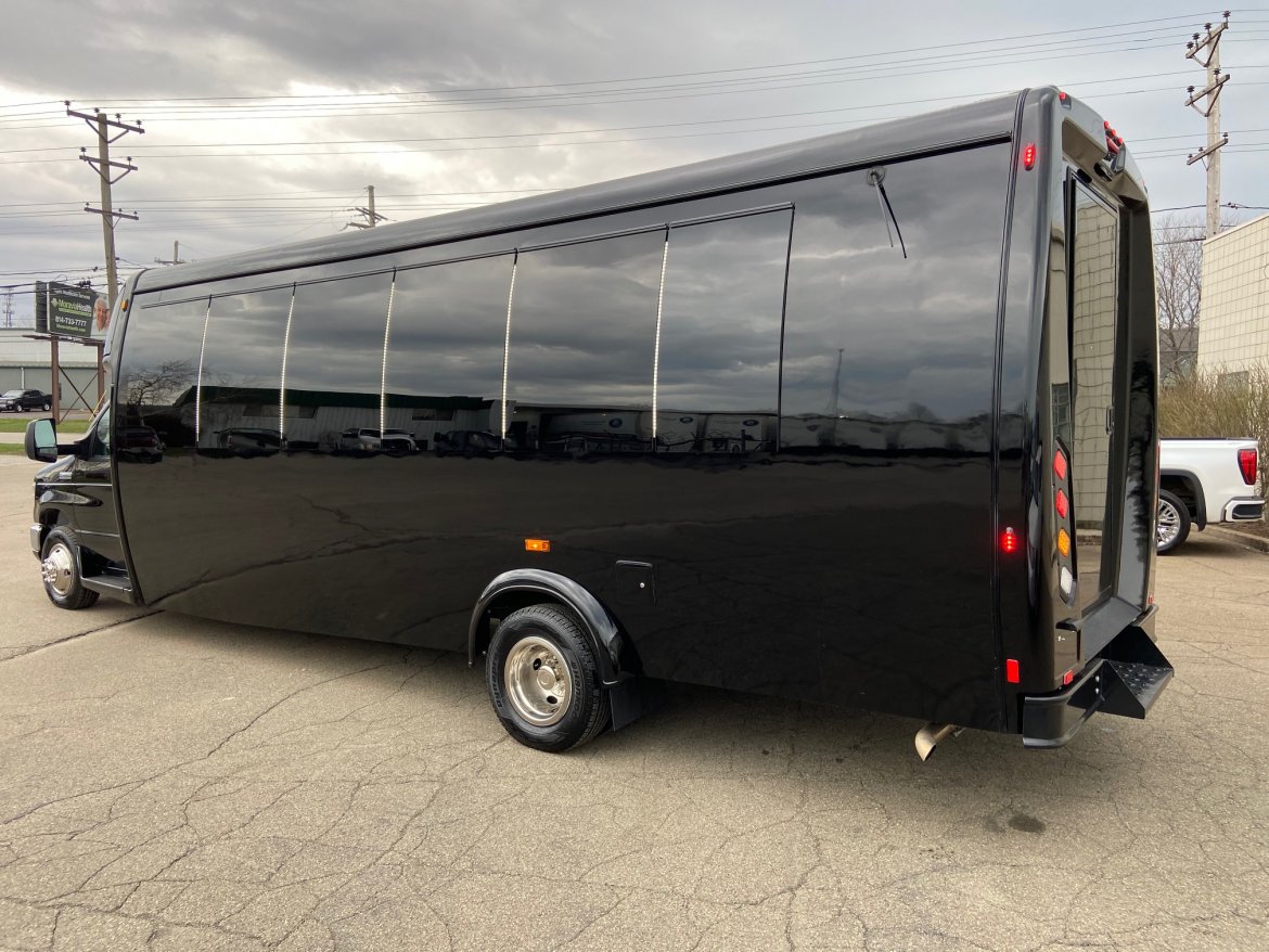 Limo Bus for Sale in Erie, PA - Photo 9