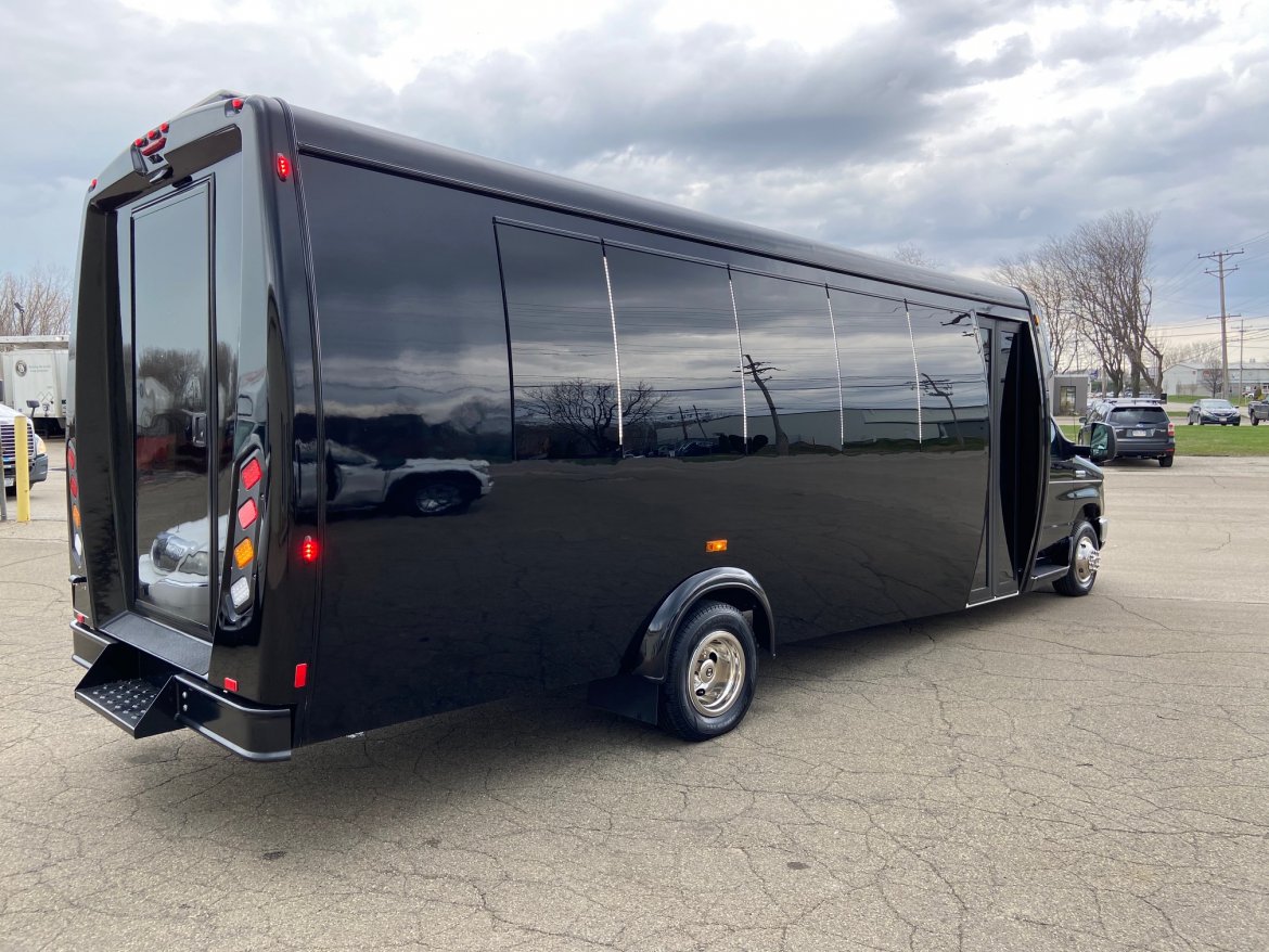 Limo Bus for Sale in Erie, PA - Photo 13