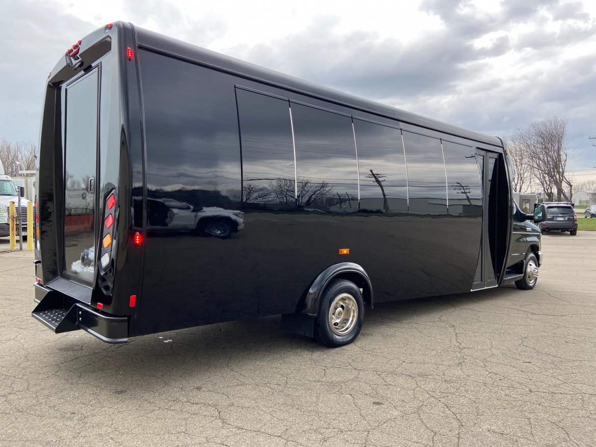 Limo Bus for Sale in Erie, PA - Photo 14