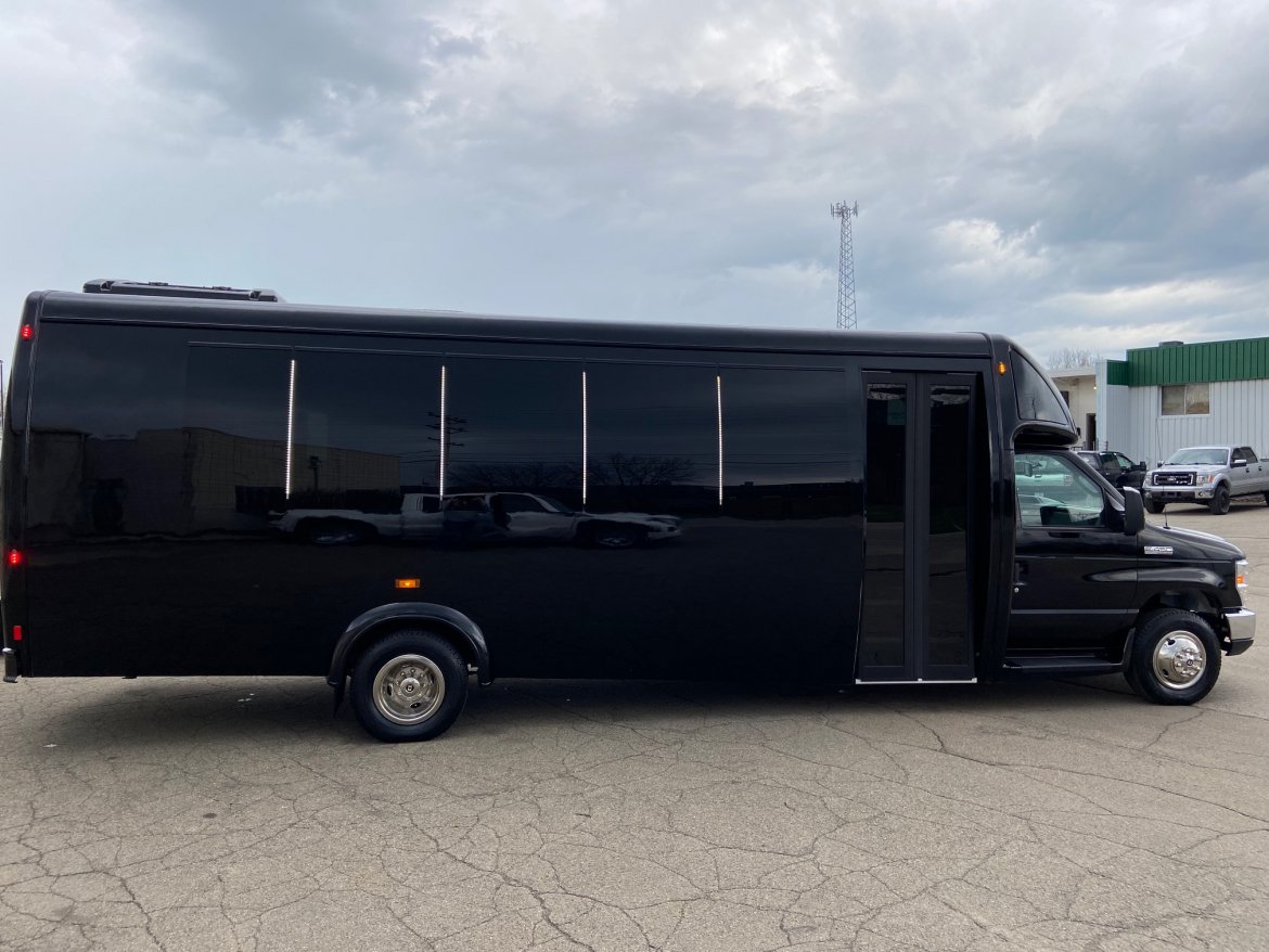 Limo Bus for Sale in Erie, PA - Photo 16