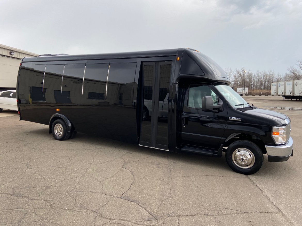 Limo Bus for Sale in Erie, PA - Photo 17