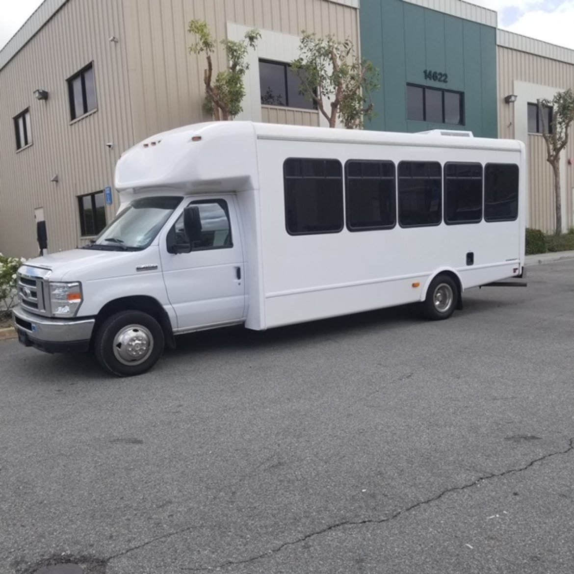 Limo Bus for Sale in fontana, CA - Photo 4