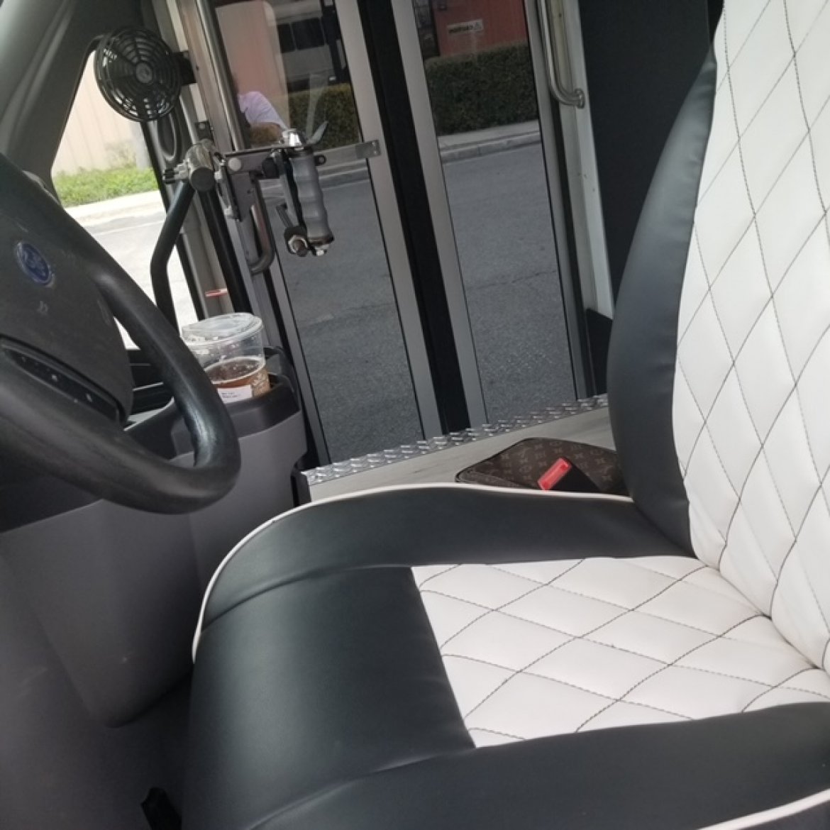 Limo Bus for Sale in fontana, CA - Photo 10