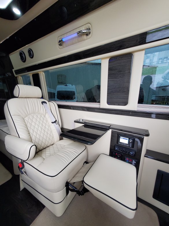 2021 Mercedes-Benz Ultimate Coach Sprinter for Sale in Cincinnati, OH - Photo 2