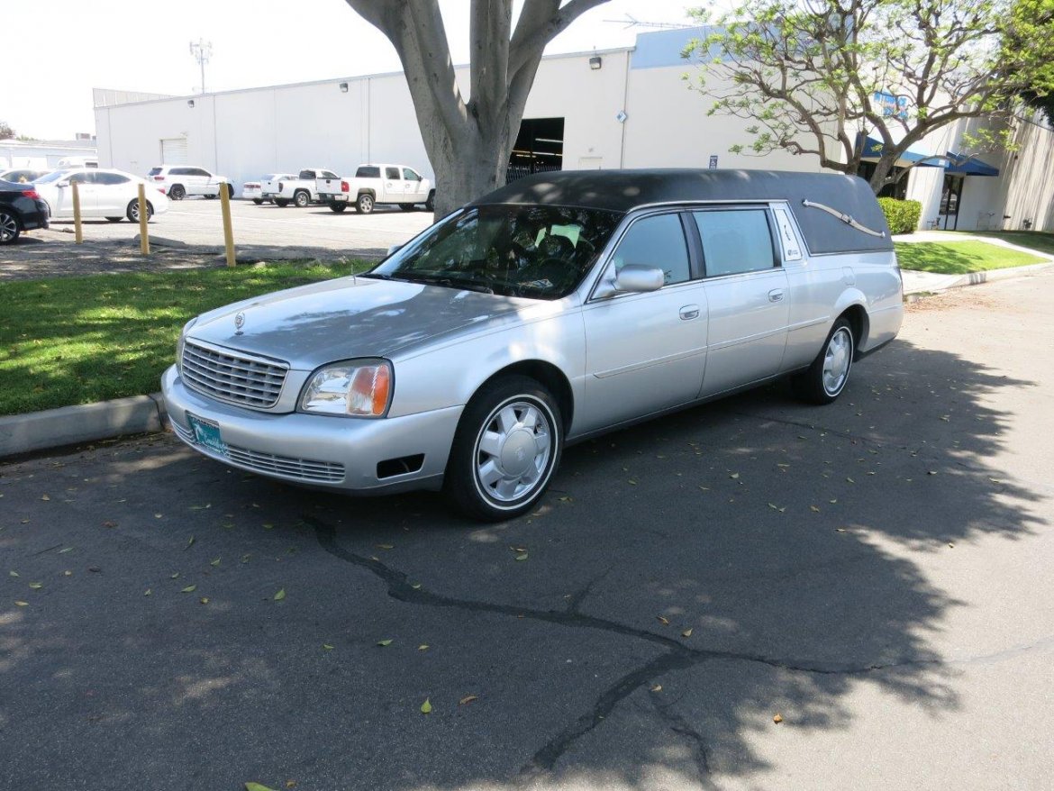 Funeral for sale: 2000 Cadillac Deville Statesman by Superior Coach