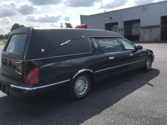 2000 Lincoln Hearse Funeral for Sale in Harrisburg, PA - Main Photo