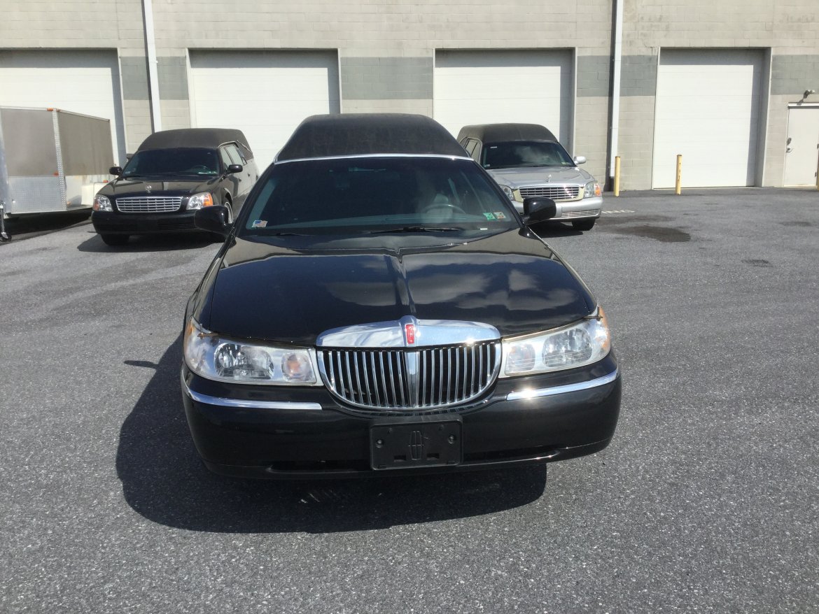 Photo of Funeral for sale: 2000 Lincoln Hearse by Lincoln