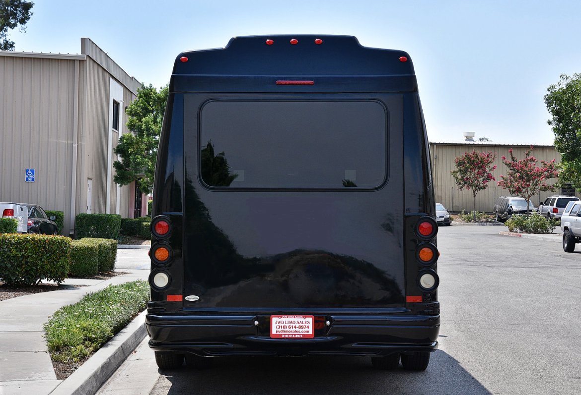 Photo of Shuttle Bus for sale: 2008 Ford E-350 by Turtle Top