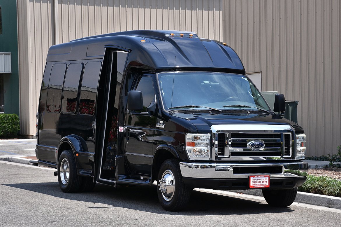 Photo of Shuttle Bus for sale: 2008 Ford E-350 by Turtle Top