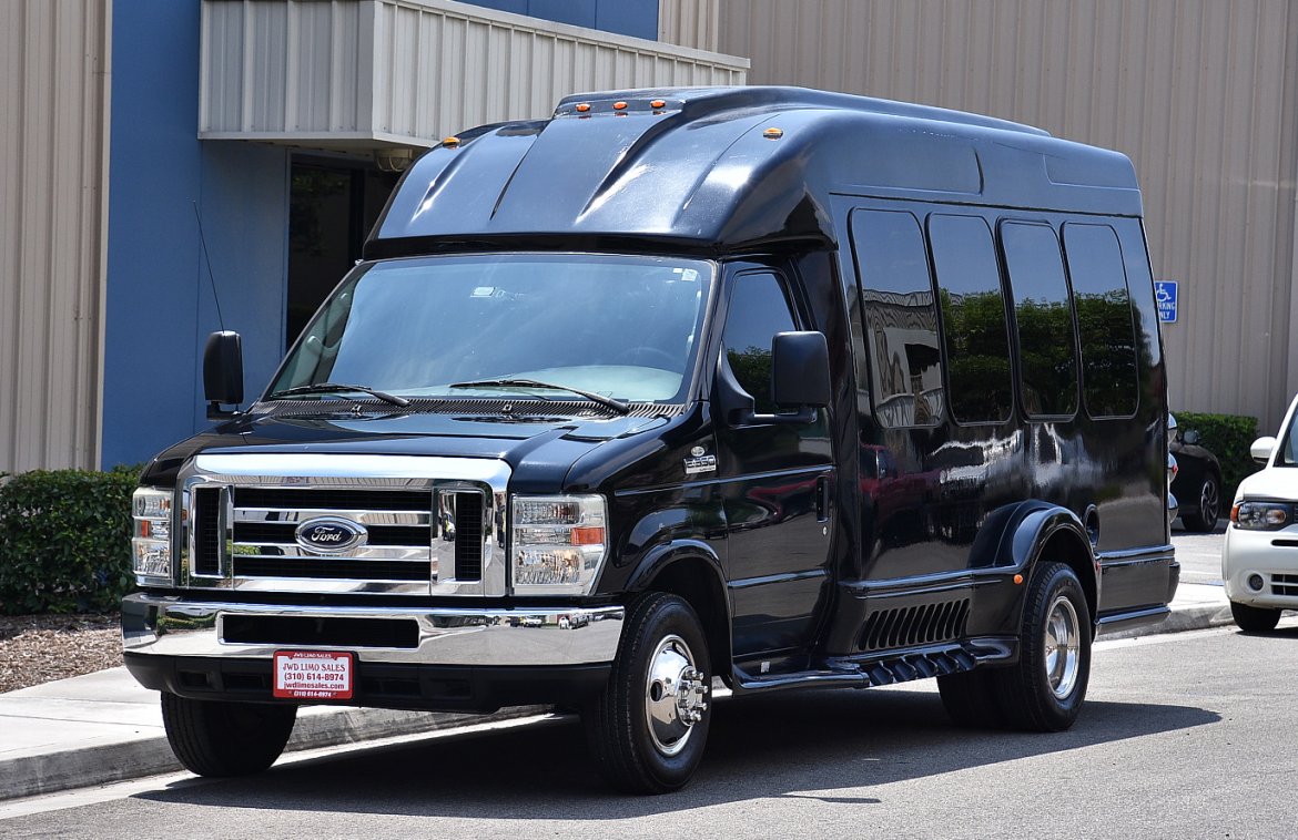 Photo of Shuttle Bus for sale: 2008 Ford E-350 by Turtle Top