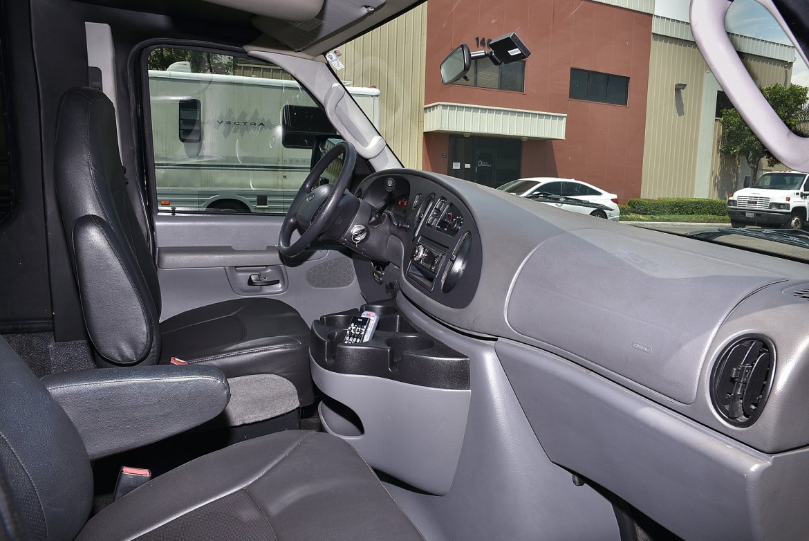 Photo of Shuttle Bus for sale: 2008 Ford E-350 by Turtle Top