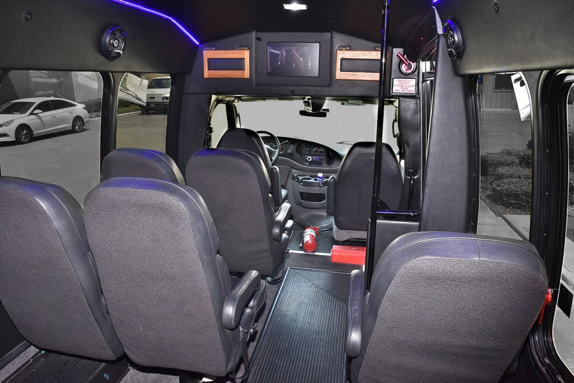 Photo of Shuttle Bus for sale: 2008 Ford E-350 by Turtle Top